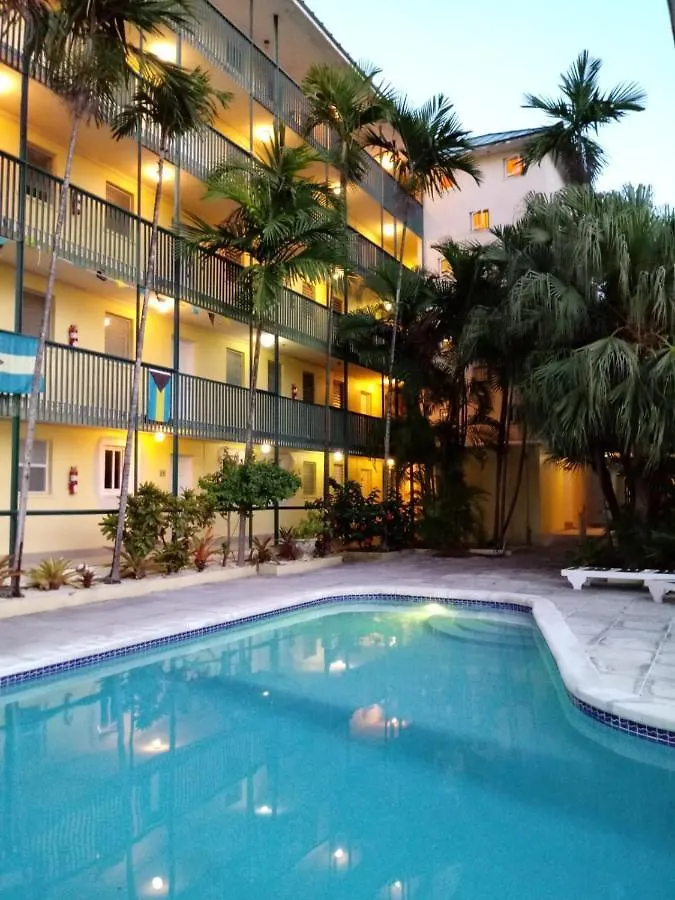 Lovely Apartment With Private Gym, Near Beach, Downtown, 24Hr Security, Pool, Gated 나사우 0*,  바하마