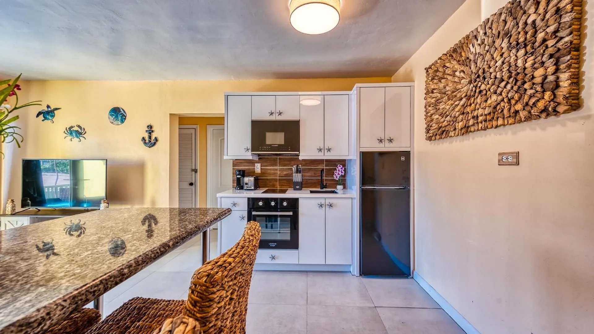 נסאו Lovely Apartment With Private Gym, Near Beach, Downtown, 24Hr Security, Pool, Gated 0*,  איי בהאמה